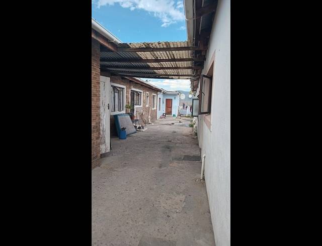 8 BEDROOM HOUSE FOR SALE IN KLEIN PARYS